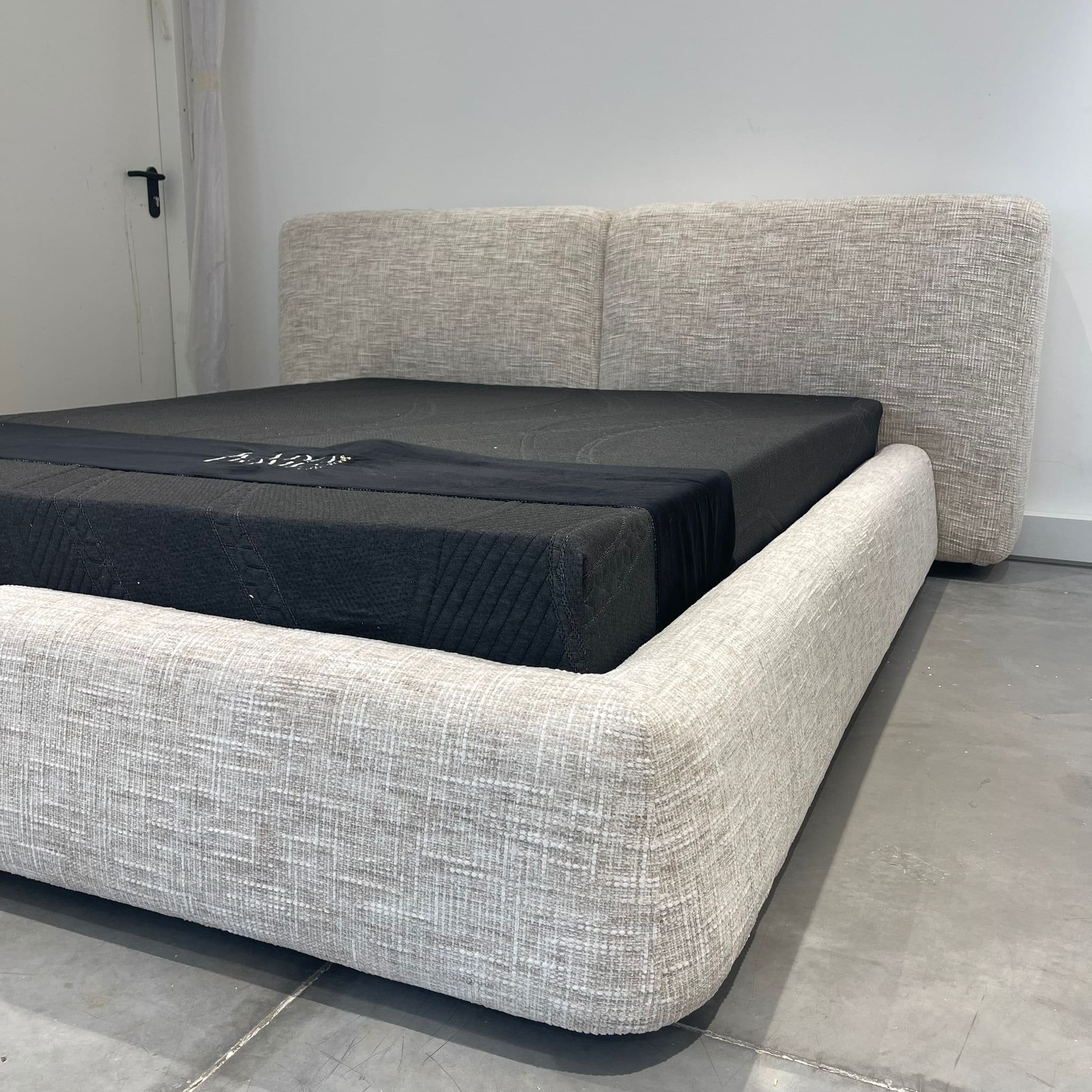 מיטה יוקרתית דגם לורי | עיצוב אישי מיטה יוקרתית דגם לורי | עיצוב אישי