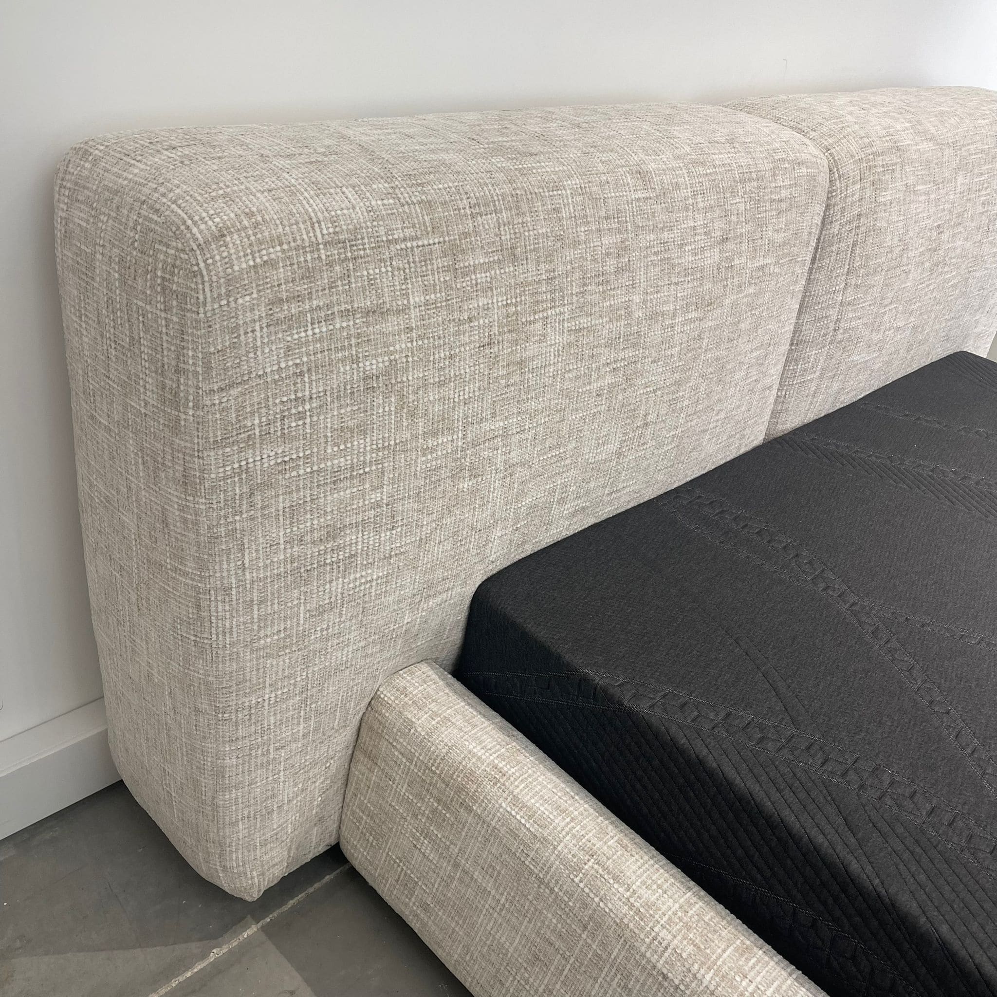 מיטה יוקרתית דגם לורי | עיצוב אישי מיטה יוקרתית דגם לורי | עיצוב אישי