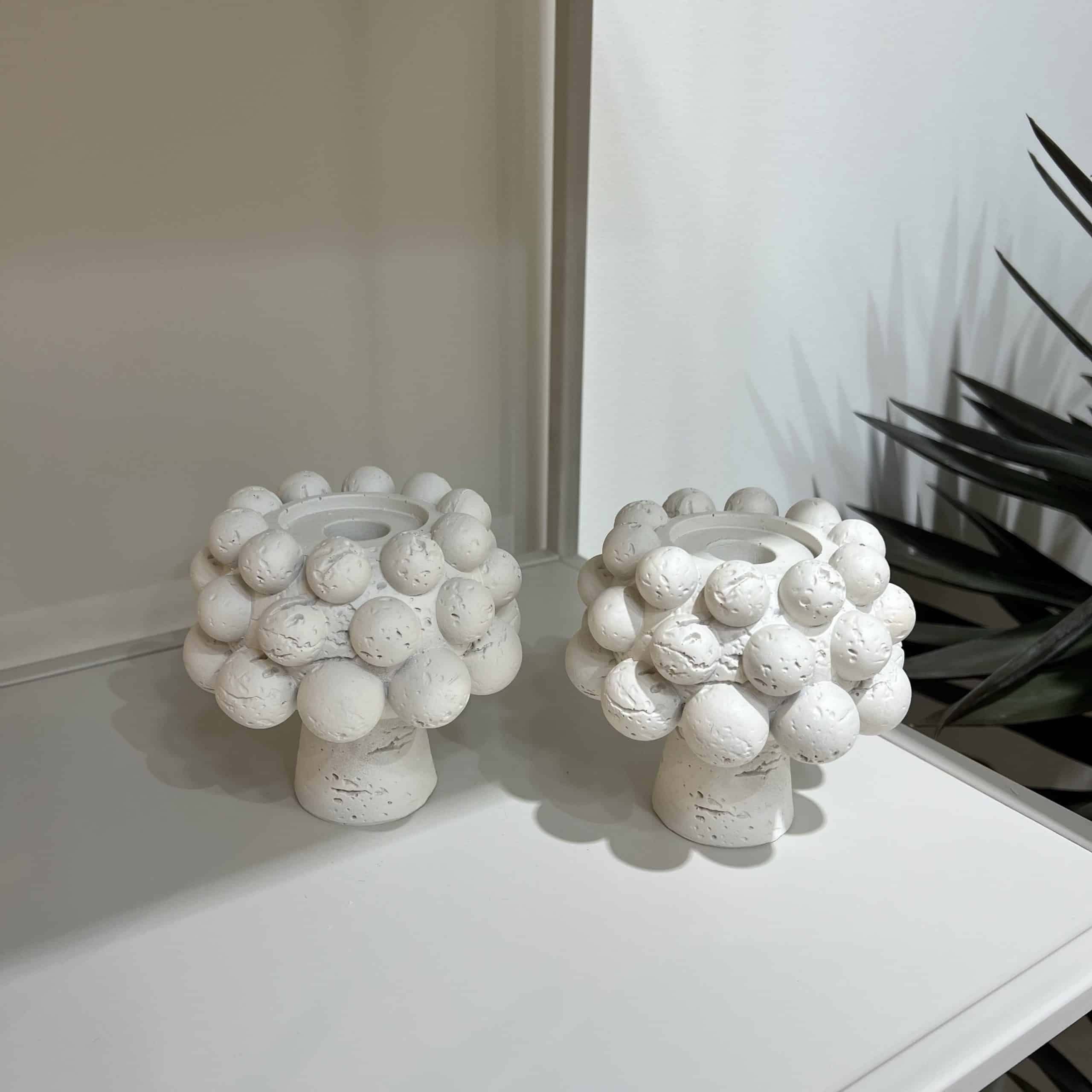 פמוט אבן על רגל בליטות כדורים דגם איקו פמוט אבן על רגל בליטות כדורים דגם איקו