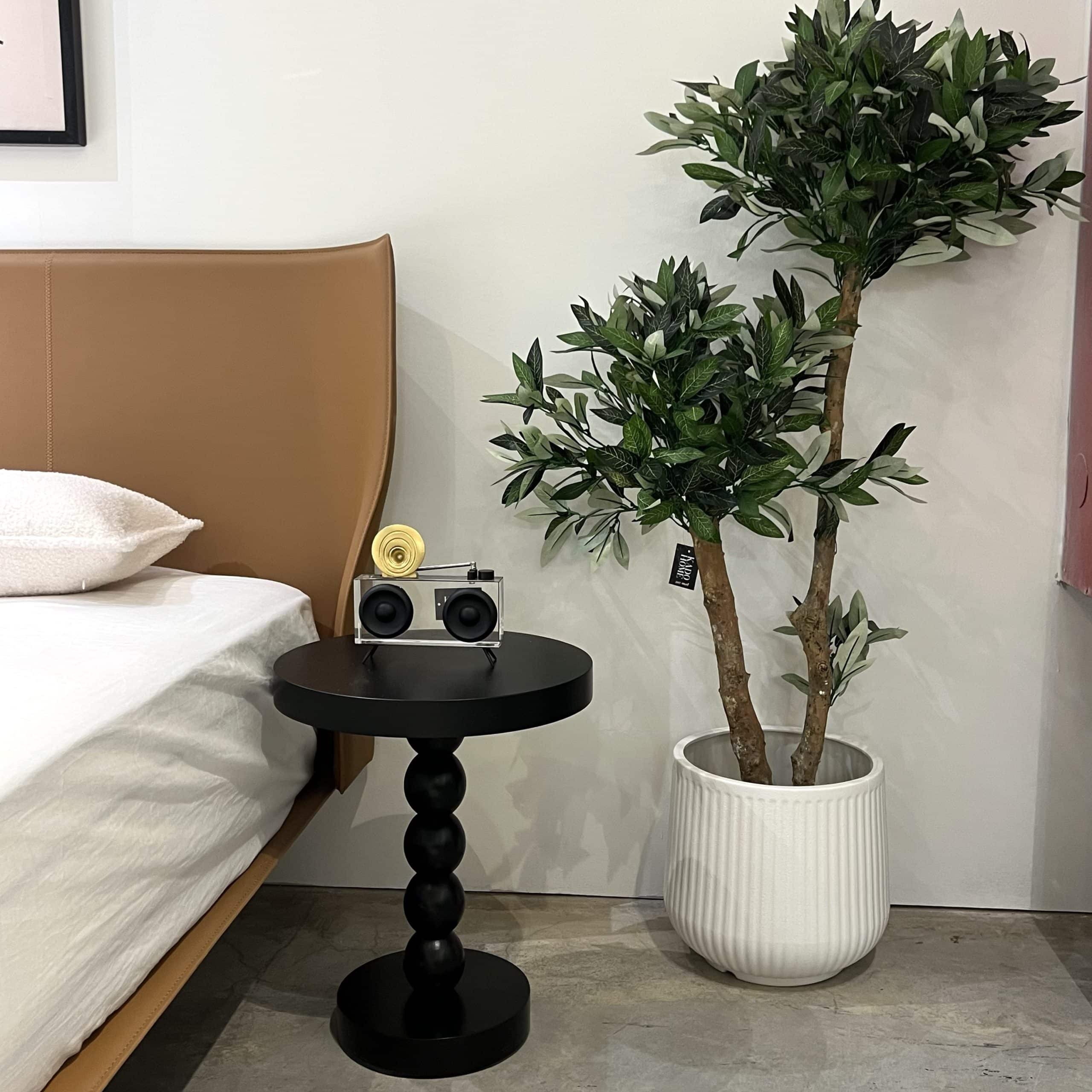 שולחן צד מעוצב שחור רגל בולס דגם איקו שולחן צד מעוצב שחור רגל בולס דגם איקו