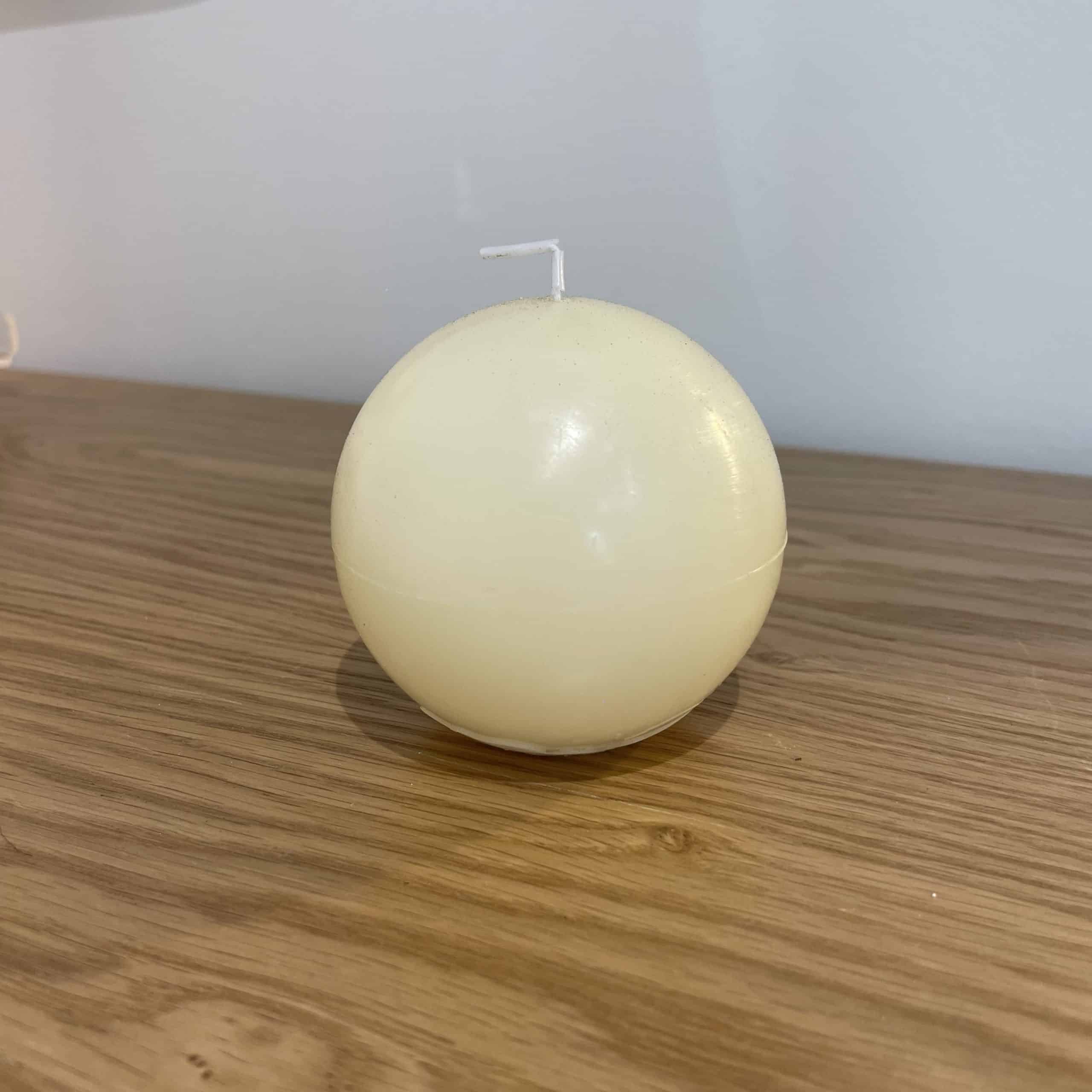 נר כדור עגול שמנת גדול / קטן דגם איקו נר כדור עגול שמנת גדול / קטן דגם איקו