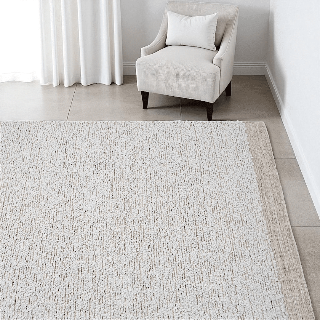 שטיח וכריות דגם אדמס בוקלה בגוון שמנת בסגנון בוהו חמים