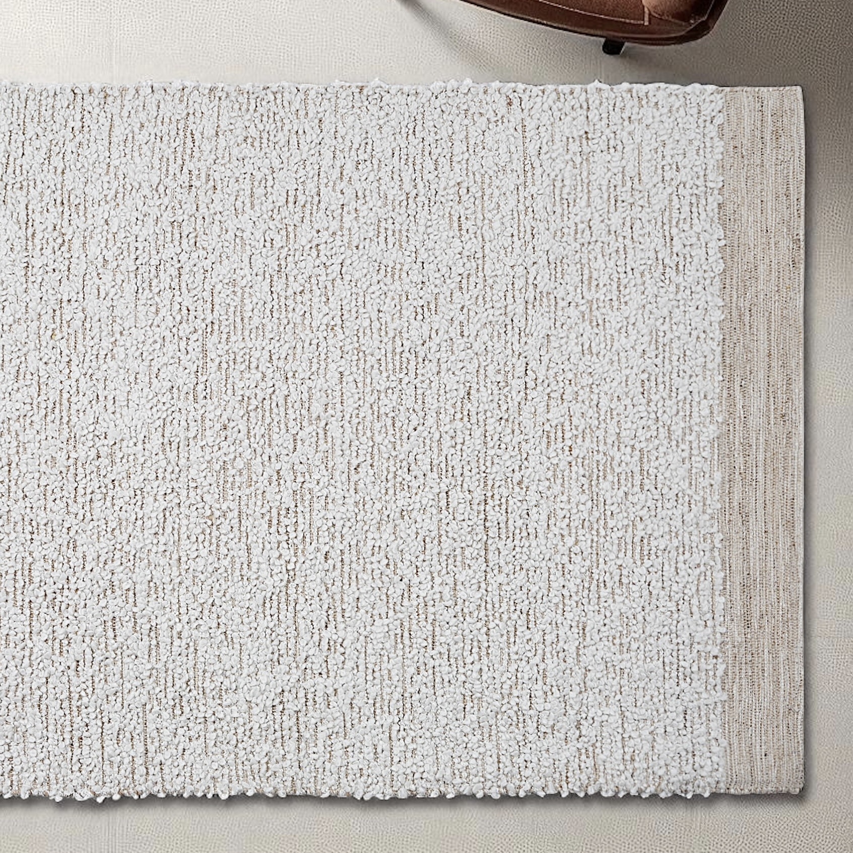 שטיח וכריות דגם אדמס בוקלה בגוון שמנת בסגנון בוהו חמים