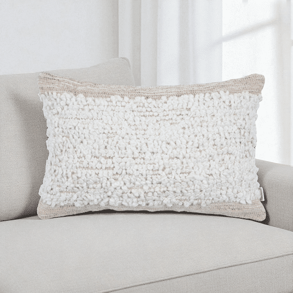 כרית דגם אדמס בוקלה בגוון שמנת