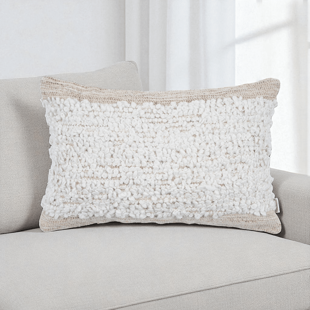 כרית דגם אדמס בוקלה בגוון שמנת