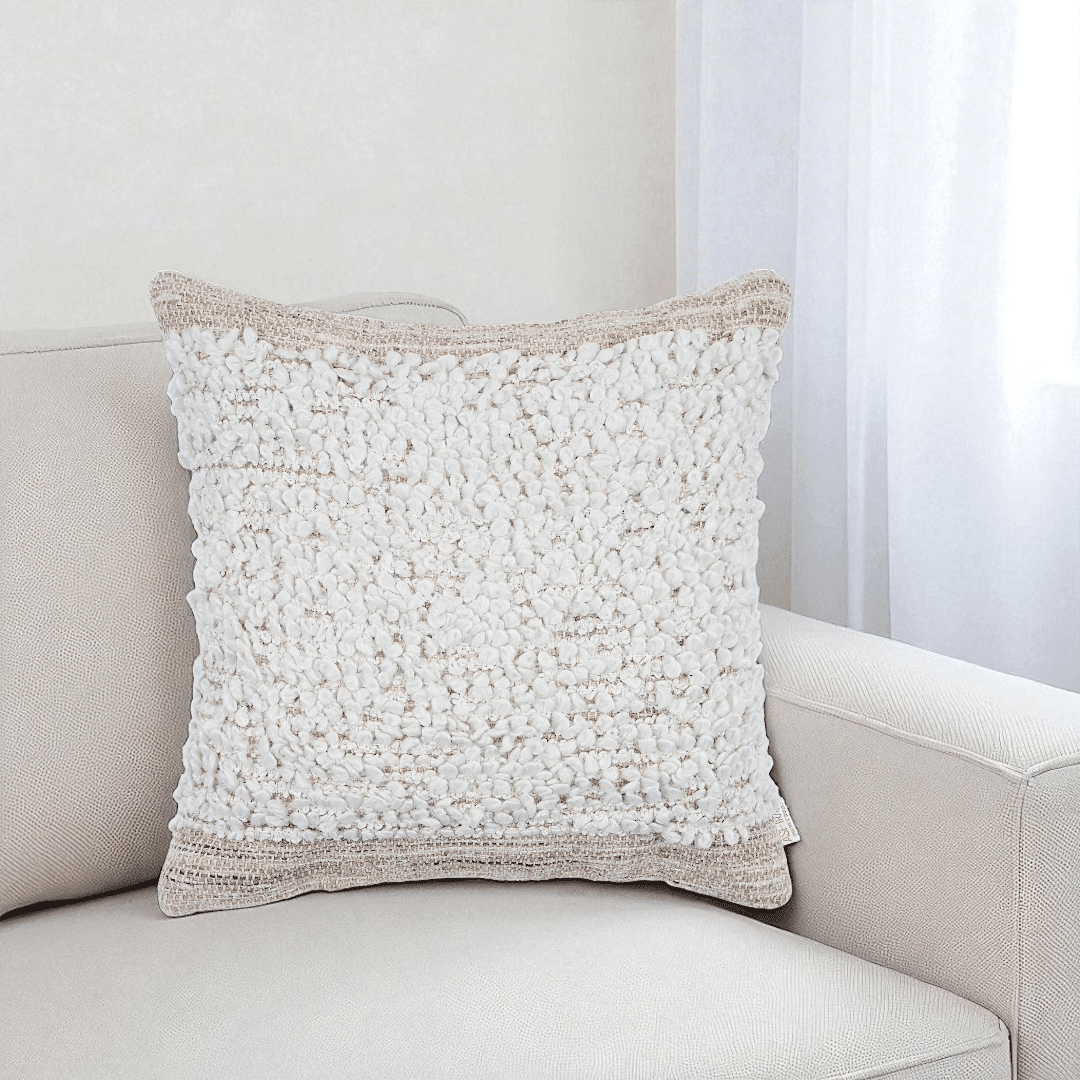 כרית דגם אדמס בוקלה בגוון שמנת