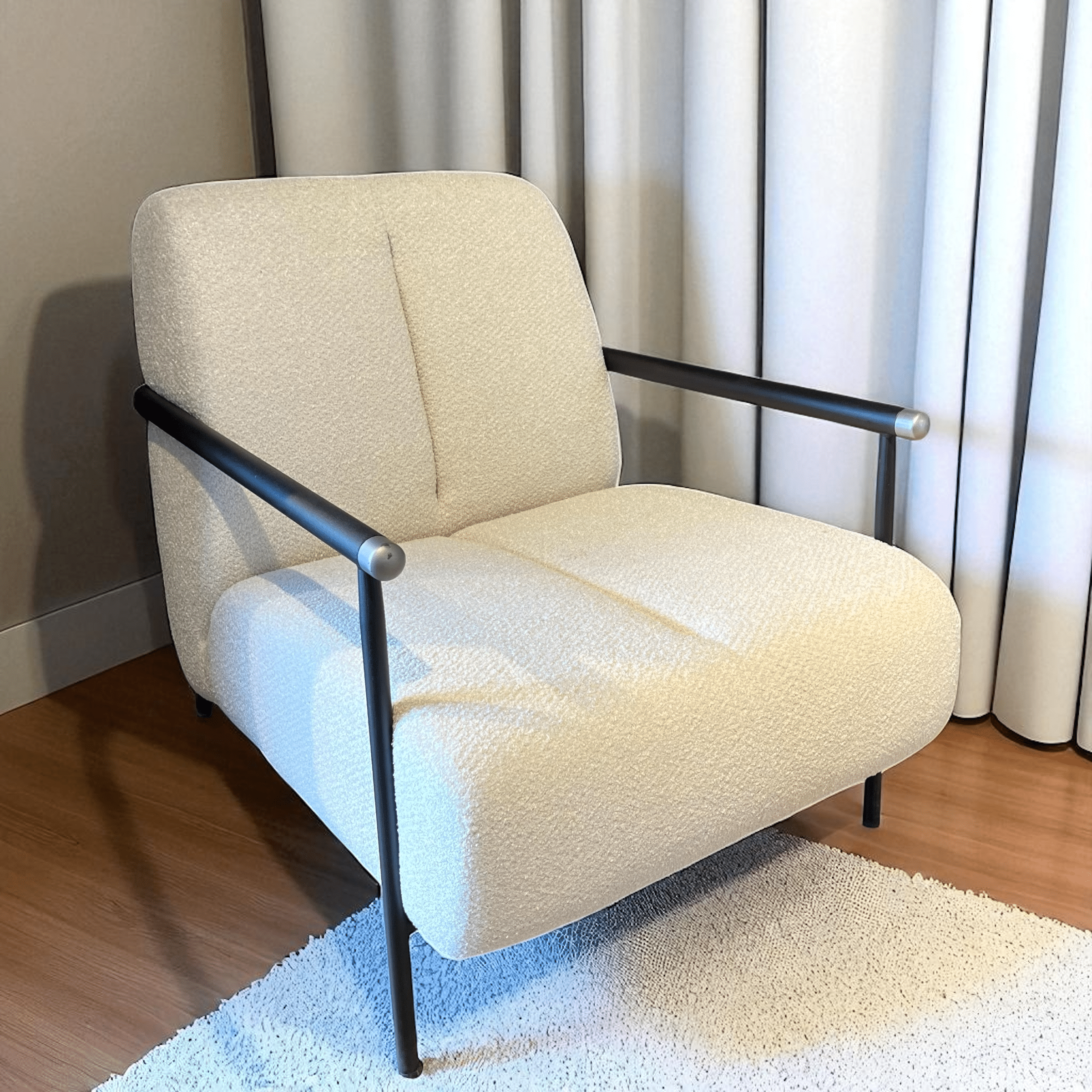 כורסא מעוצבת דגם יו גוון שמנת ברזל שחור - אחרונה מתצוגה! כורסא מעוצבת דגם יו גוון שמנת ברזל שחור - אחרונה מתצוגה!