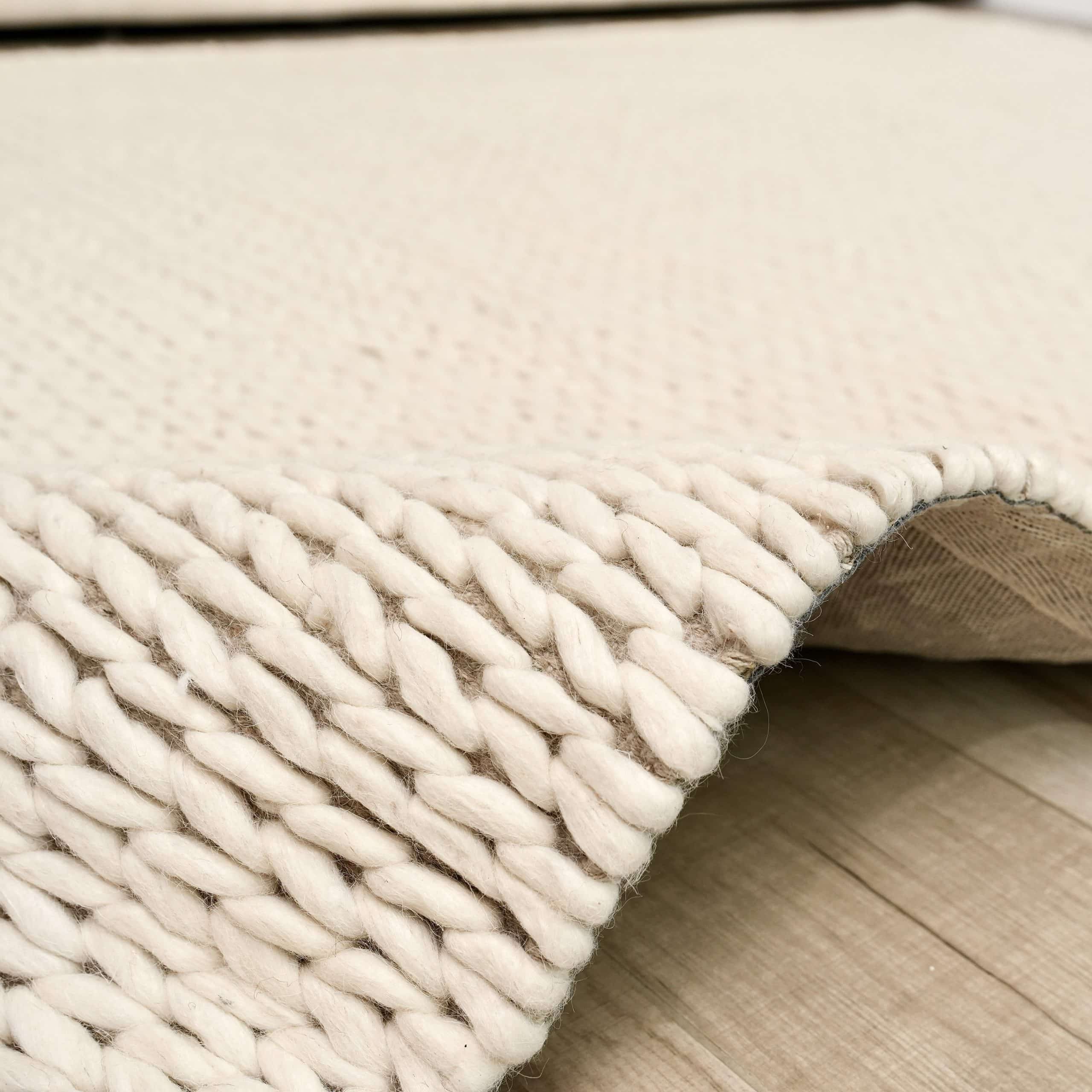 שטיח צמר יוקרתי בעבודת יד דגם אואזיס בגוון שמנת- מהדורה מצומצמת! שטיח צמר יוקרתי בעבודת יד דגם אואזיס בגוון שמנת- מהדורה מצומצמת!