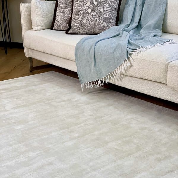 שטיח קלאסי במראה יוקרתי דגם טימבר שמנת