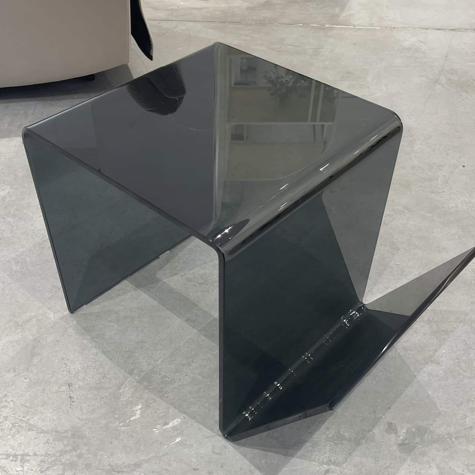 שולחן צד יוקרתי מעמד לספרים זכוכית אפורה דגם פלור שולחן צד יוקרתי מעמד לספרים זכוכית אפורה דגם פלור