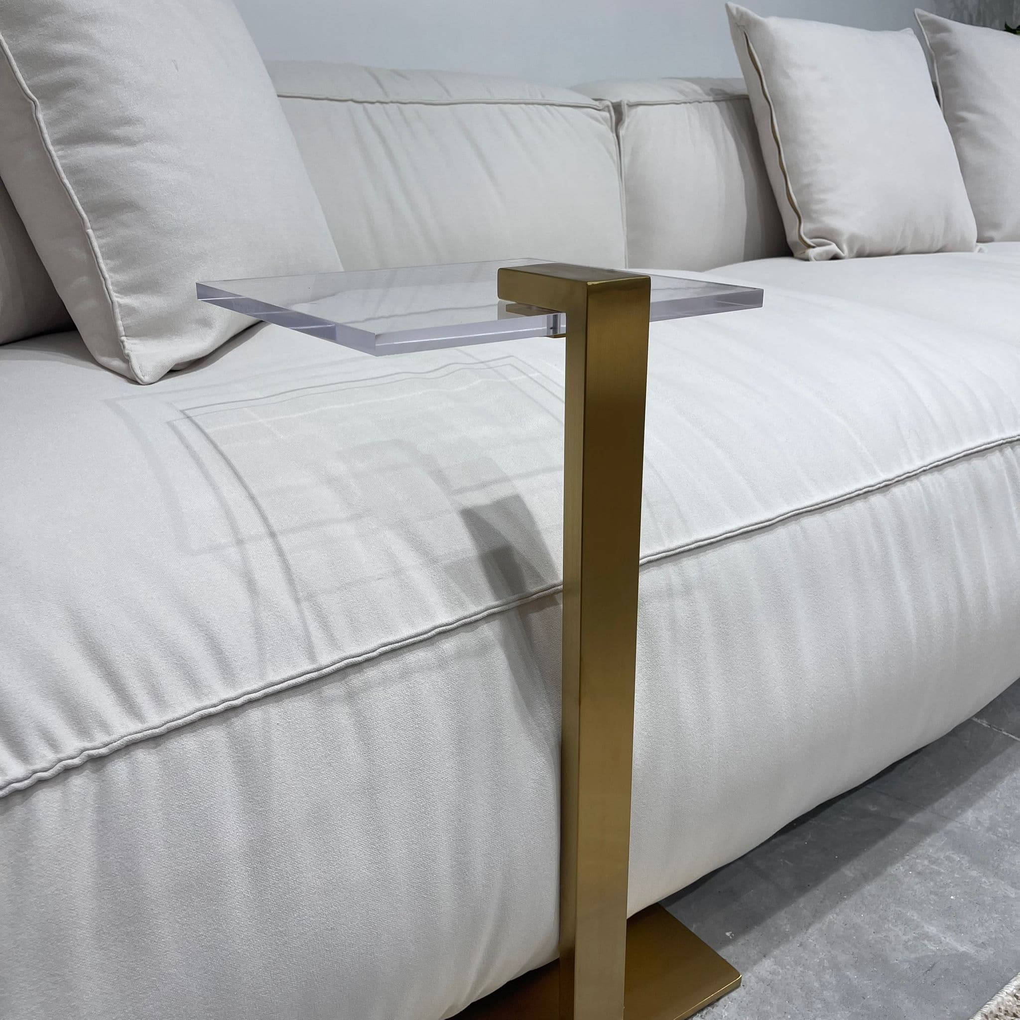 שולחן צד- נשכן יוקרתי טופ אקריל רגל זהב מוברש דגם סופיטל שולחן צד- נשכן יוקרתי טופ אקריל רגל זהב מוברש דגם סופיטל