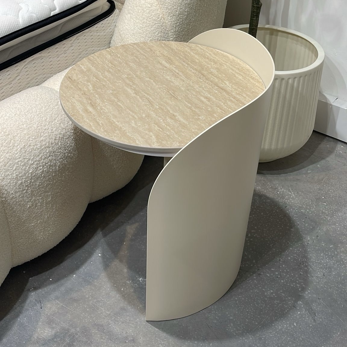 נשכן קשת טופ עגול ברזל שמנת דגם סופיטל נשכן קשת טופ עגול ברזל שמנת דגם סופיטל