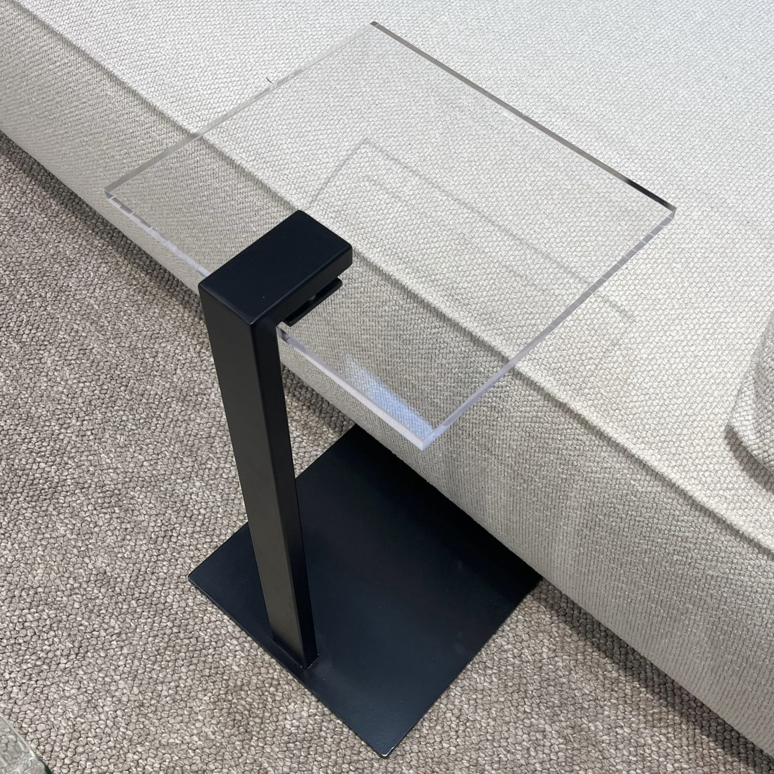 נשכן יוקרתי טופ אקריל רגל שחור מט דגם סופיטל נשכן יוקרתי טופ אקריל רגל שחור מט דגם סופיטל