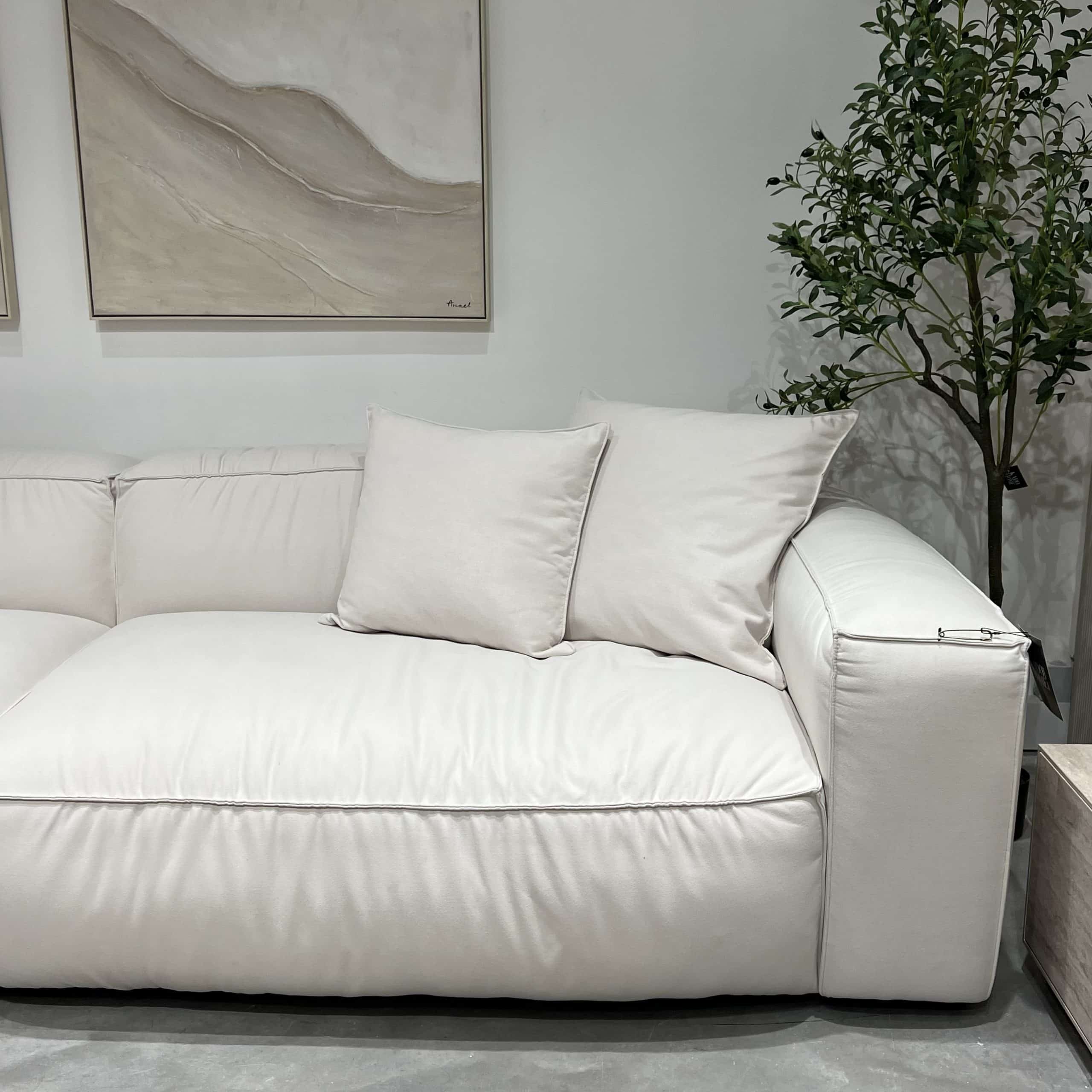 ספה מפנקת דגם מונטנגרו במילוי נוצות | בעיצוב אישי ספה מפנקת דגם מונטנגרו במילוי נוצות | בעיצוב אישי