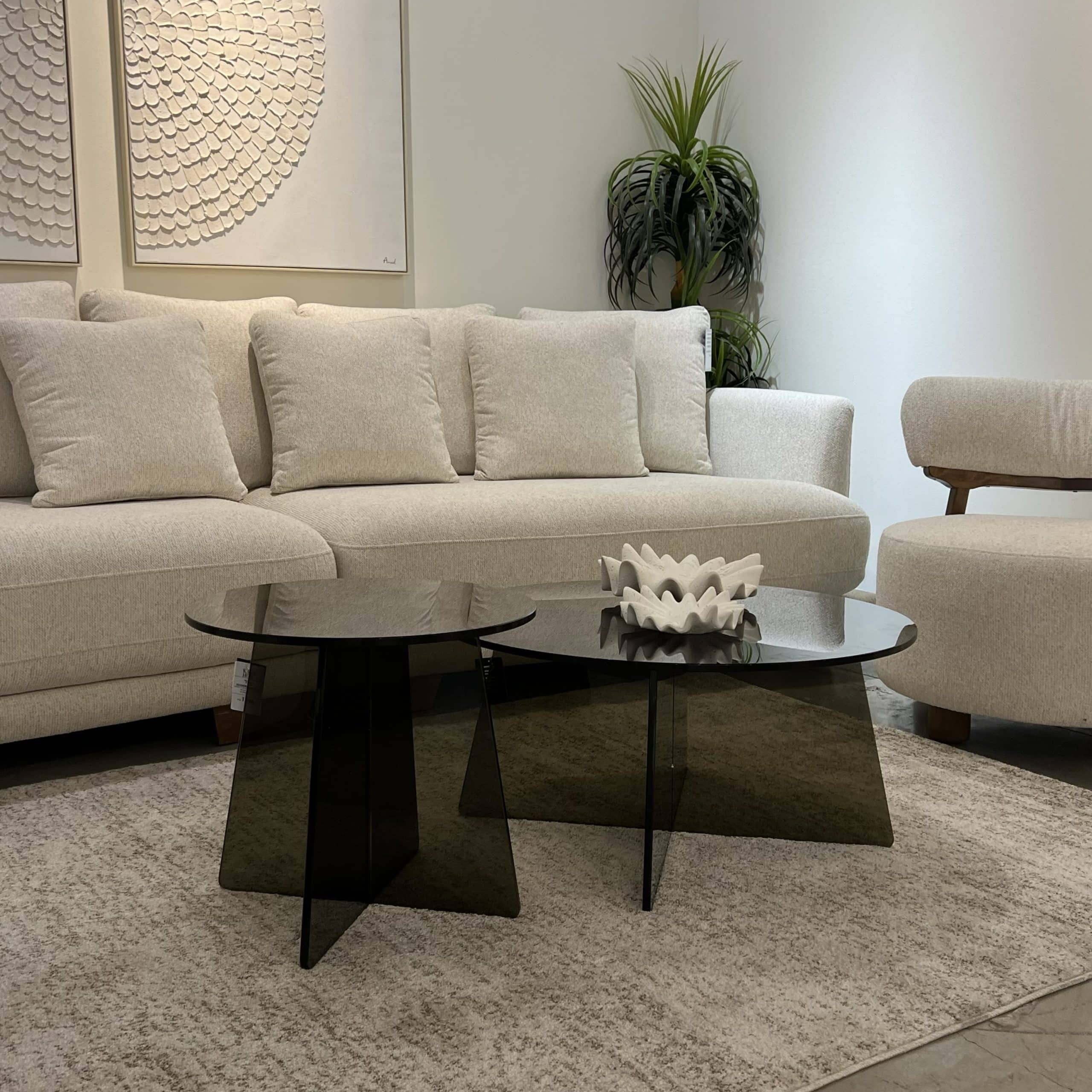 שולחן סלון יוקרתי עגול רגל X זכוכית מחוסמת חומה דגם פלור שולחן סלון יוקרתי עגול רגל X זכוכית מחוסמת חומה דגם פלור