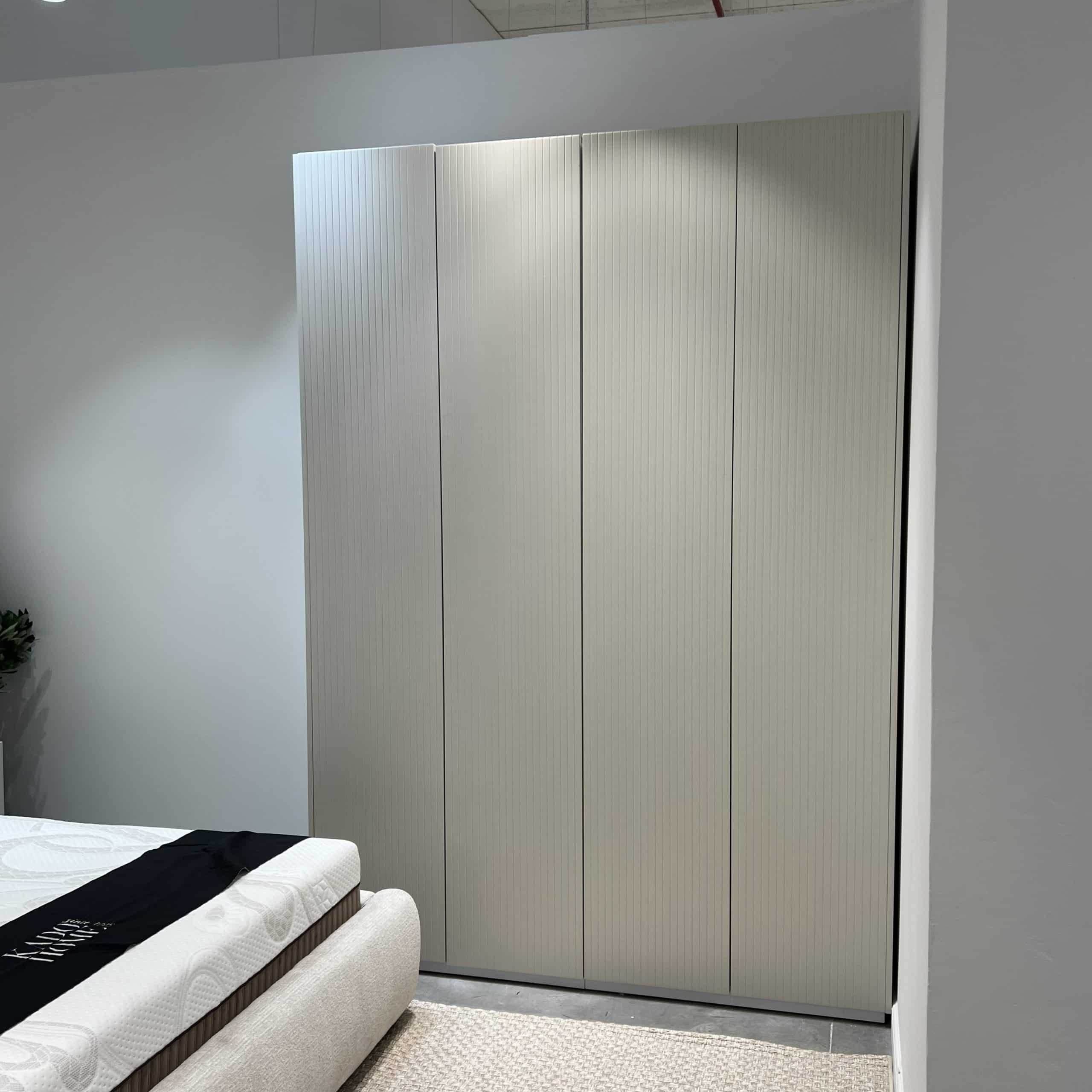 ארון נגרות דלתות פתיחה דגם קאטלייה חריטה | ייצור בעיצוב אישי ארון נגרות דלתות פתיחה דגם קאטלייה חריטה | ייצור בעיצוב אישי