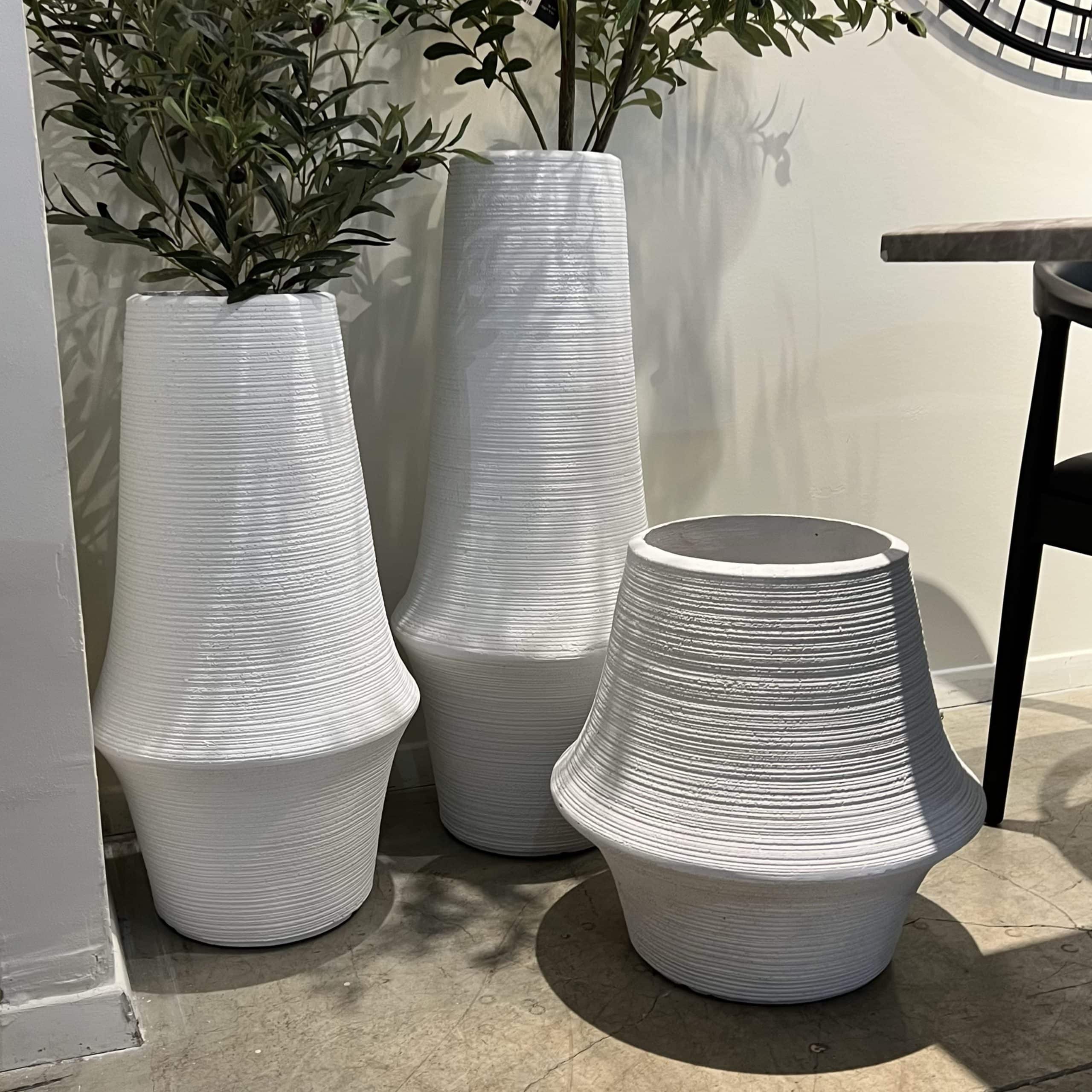 כד קרמיקה לבן מעוצב פס בולט דגם איקו | 3 גדלים לבחירה כד קרמיקה לבן מעוצב פס בולט דגם איקו | 3 גדלים לבחירה