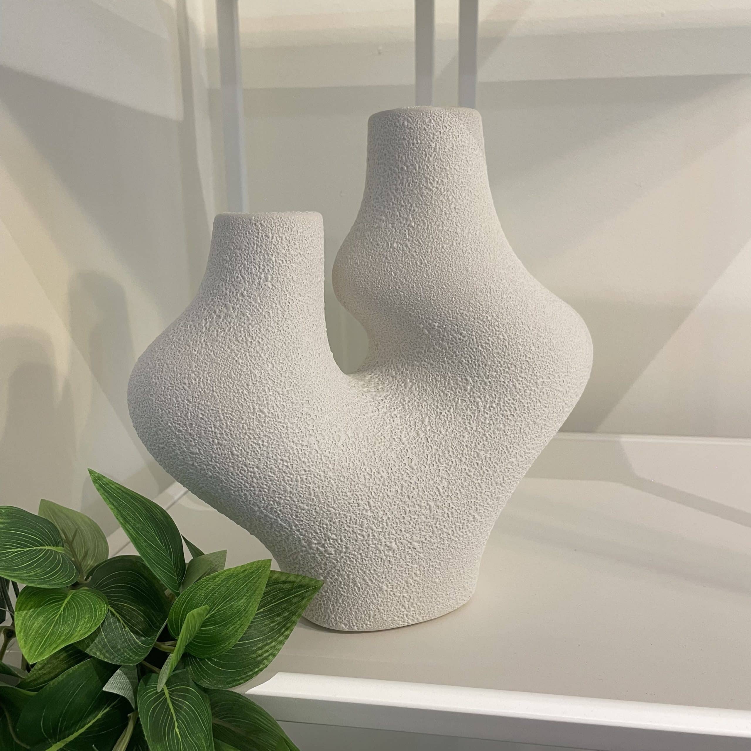 כד קרמיקה צינור 2 פיות לבן דגם איקו כד קרמיקה צינור 2 פיות לבן דגם איקו