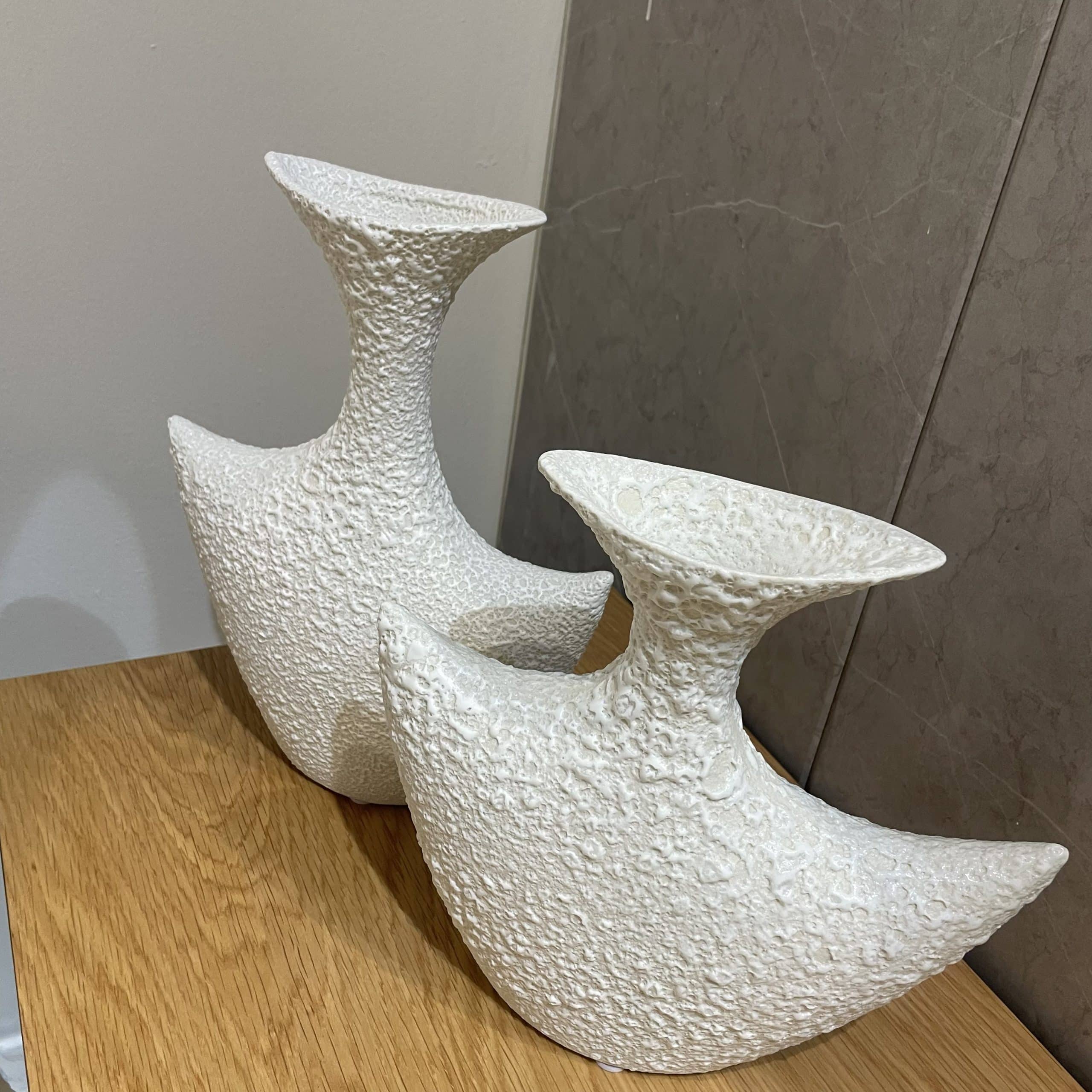 כד קרמיקה לבן טקסטורה בועות סירה דגם איקו כד קרמיקה לבן טקסטורה בועות סירה דגם איקו