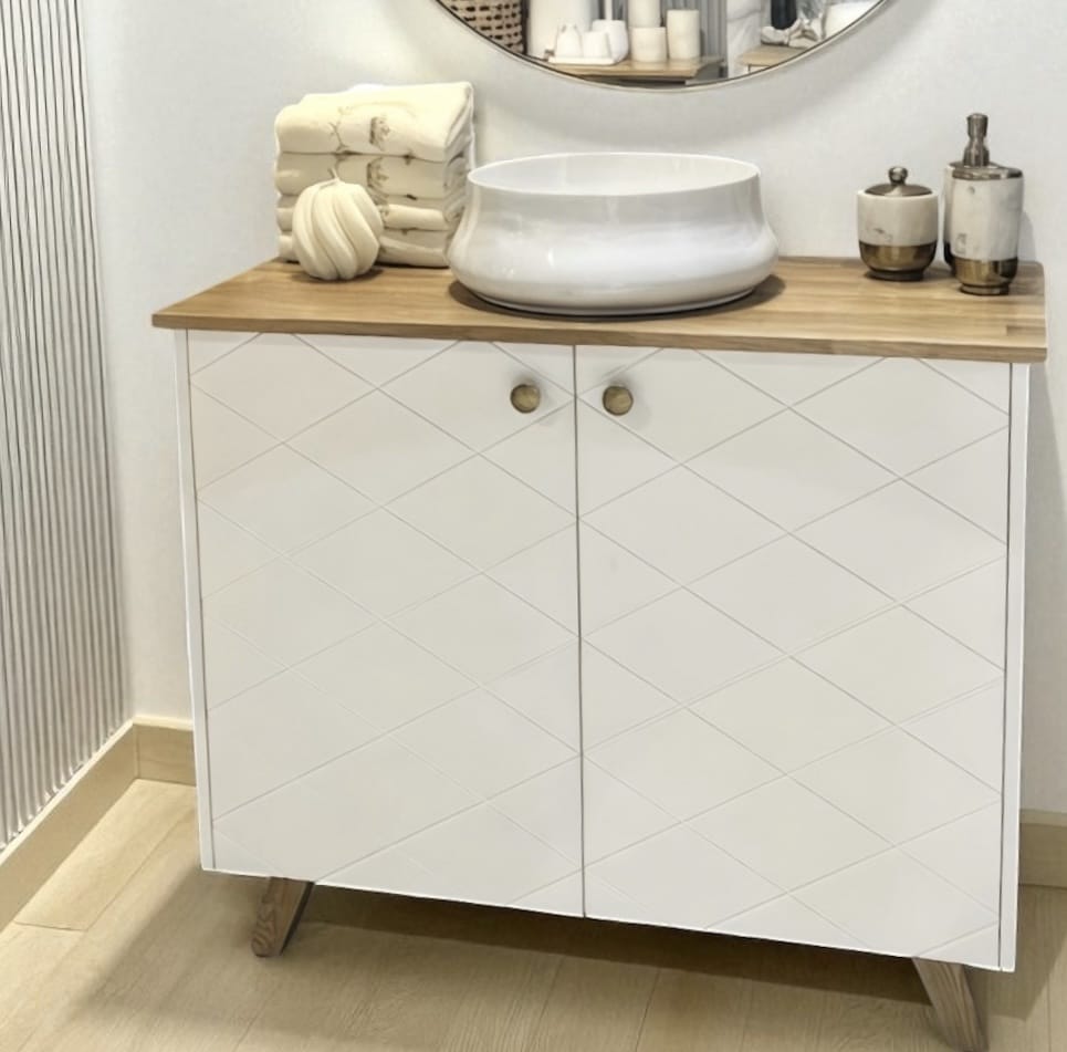 ארונית אמבטיה דגם מעויינים גוון לבן - חיסול מתצוגה! ארונית אמבטיה דגם מעויינים גוון לבן - חיסול מתצוגה!