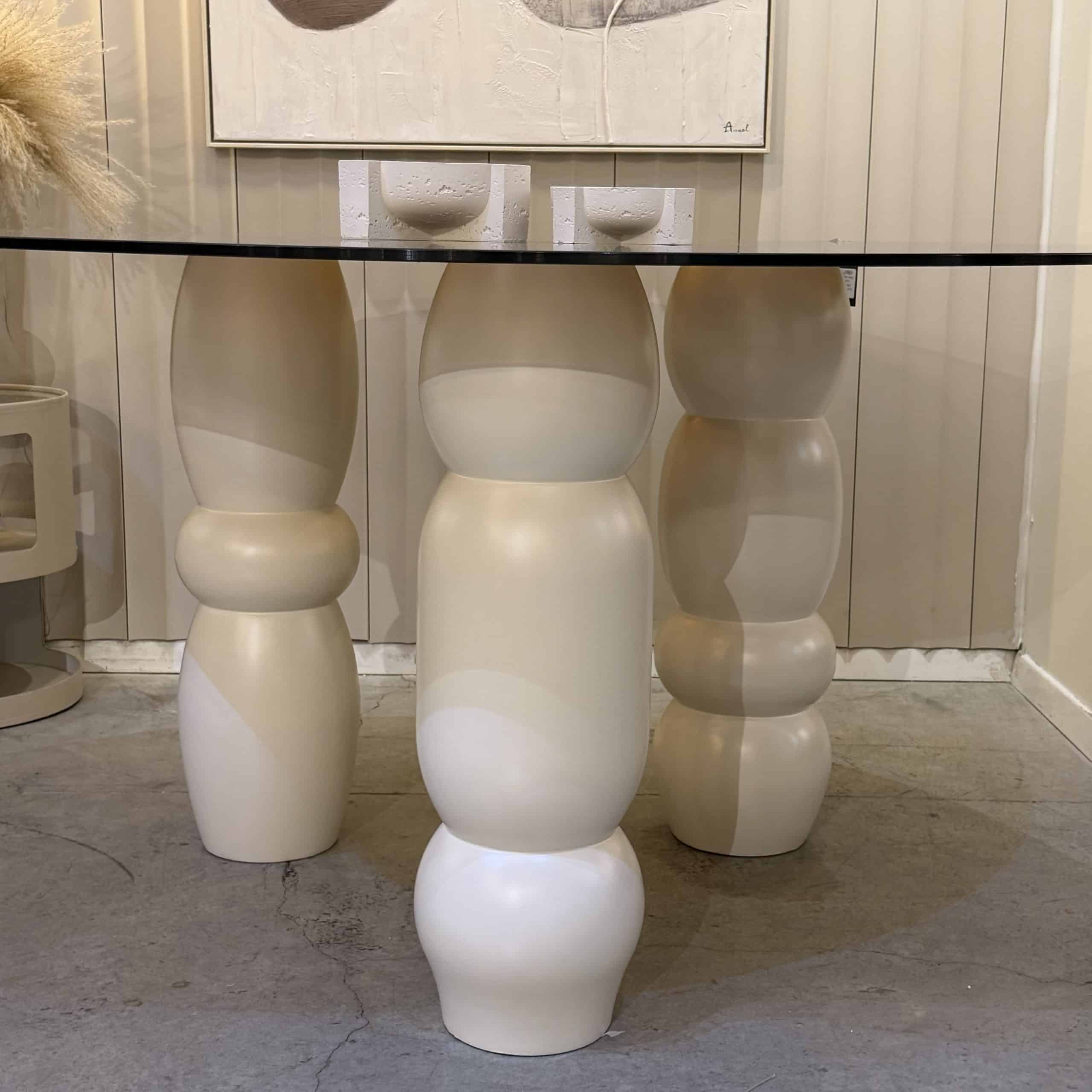 שולחן אוכל יוקרתי עגול דסטיני זכוכית חומה רגל שמנת דגם סופיטל שולחן אוכל יוקרתי עגול דסטיני זכוכית חומה רגל שמנת דגם סופיטל