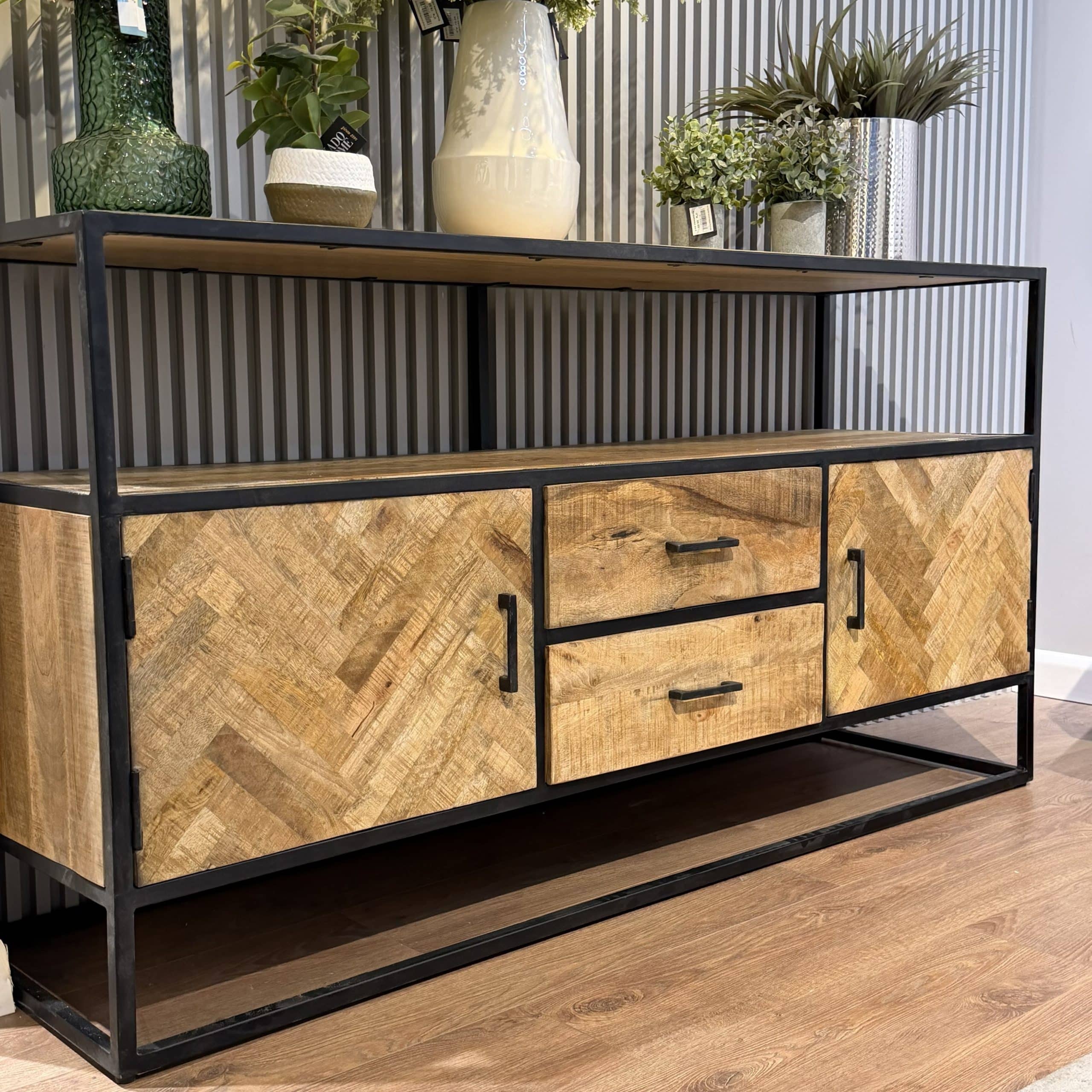 קומודה מזנון שאנטי דלתות - חיסול אחרון מתצוגה!