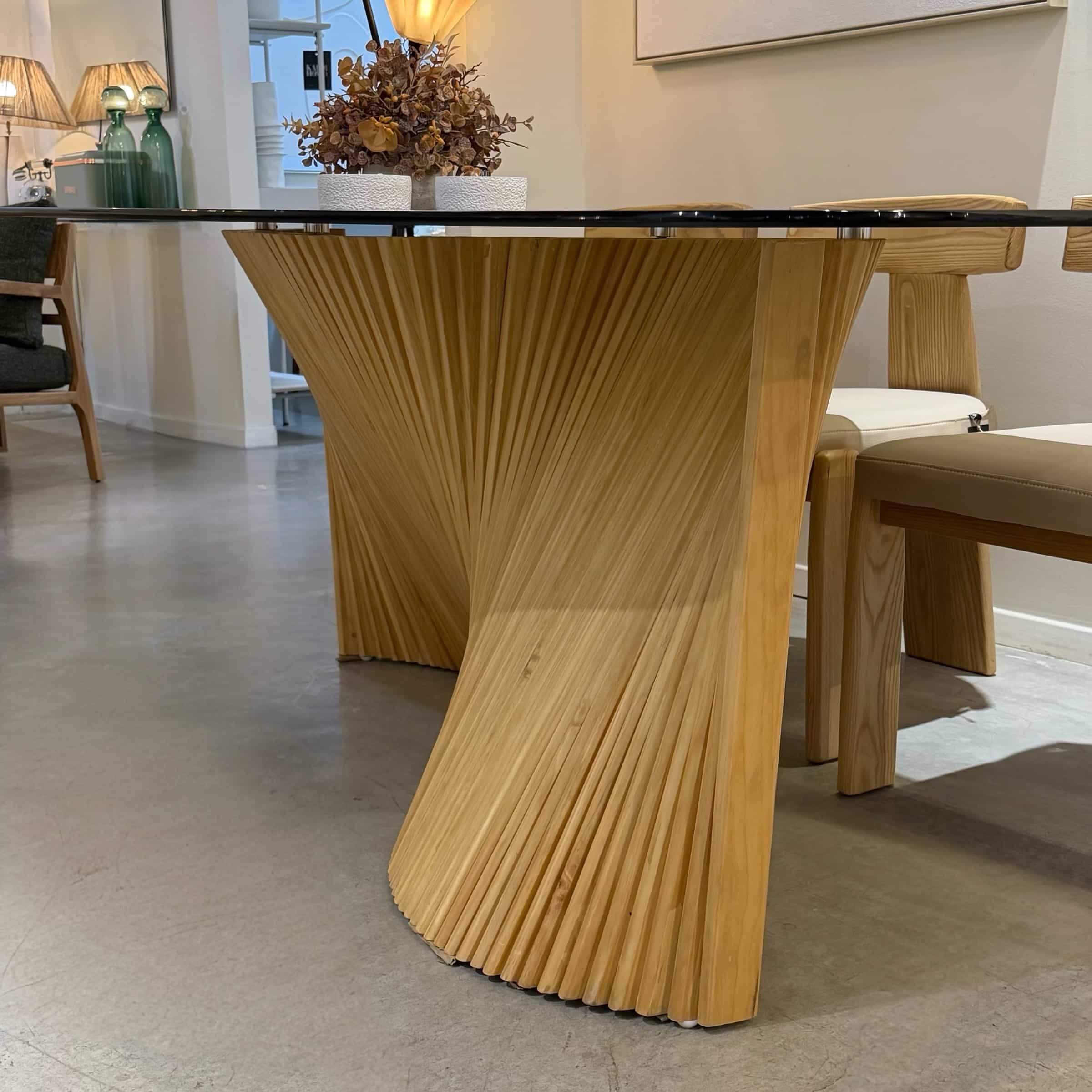 שולחן פינת אוכל צארלס זכוכית מלבנית פינות מעוגלות רגל אמורפית חריצים אלון דגם סופיטל שולחן פינת אוכל צארלס זכוכית מלבנית פינות מעוגלות רגל אמורפית חריצים אלון דגם סופיטל