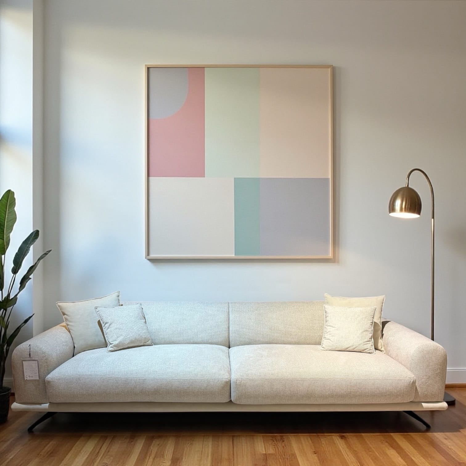 ספה מעוצבת שגם טקסס בגוון אבן - חיסול מתצוגה! ספה מעוצבת שגם טקסס בגוון אבן - חיסול מתצוגה!